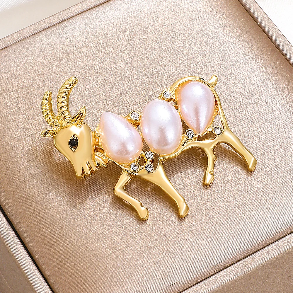 Zircon Goat Shape Brooches for Women\'s Clothing Fashion Pearl Rhinestone Goat Pin Jewelry Brooches Women Accessories Funny Gift