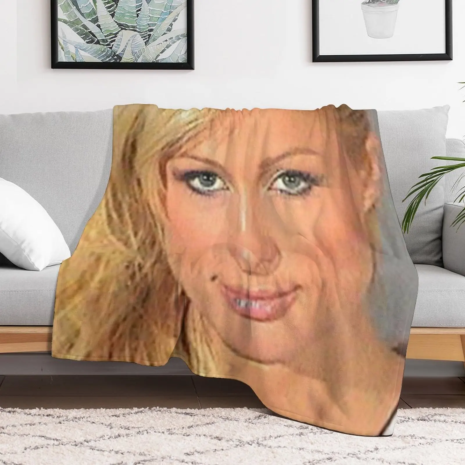 Paris Hilton's 2007 Mugshot Throw Blanket Stuffeds Shaggy Blankets