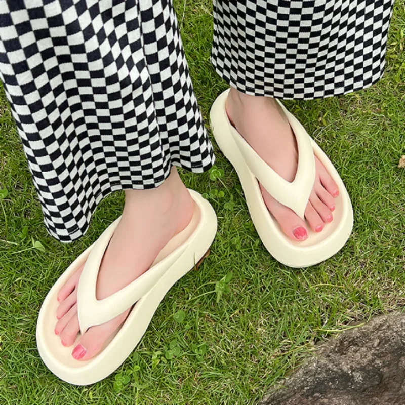 New Female Flip Flops Cloud Slippers EVA Soft Shoes Women 2023 Summer Thick Soled Simple Design Non-Slip Trendy Beach Slides