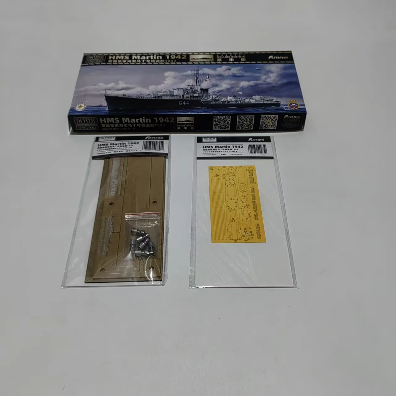 

FLYHAWK FH1173S 710221 Платформа дисплея + 710220 Наклейка на крышку + 1/700 HMS Martin Cruiser 1942