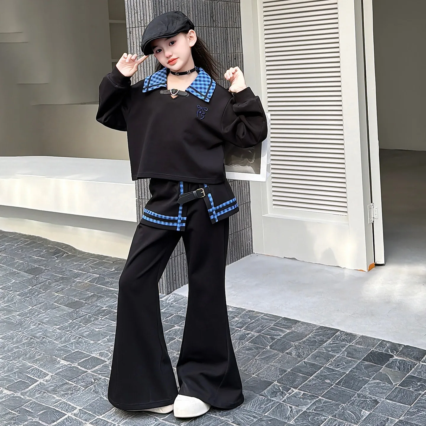 

Комплект одежды для девочек-подростков: весенне-осенний костюм из 2 предметов – свободный топ с отложным воротником и длинными рукавами в клетку + расклешенные брюки