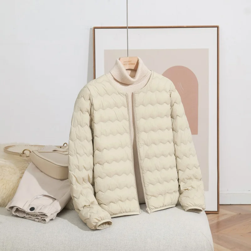 Chaqueta sin cuello nueva ondulada para mujer, chaqueta sencilla a la moda elegante reductora de edad, chaqueta de plumón de pato blanco 90% para otoño e invierno