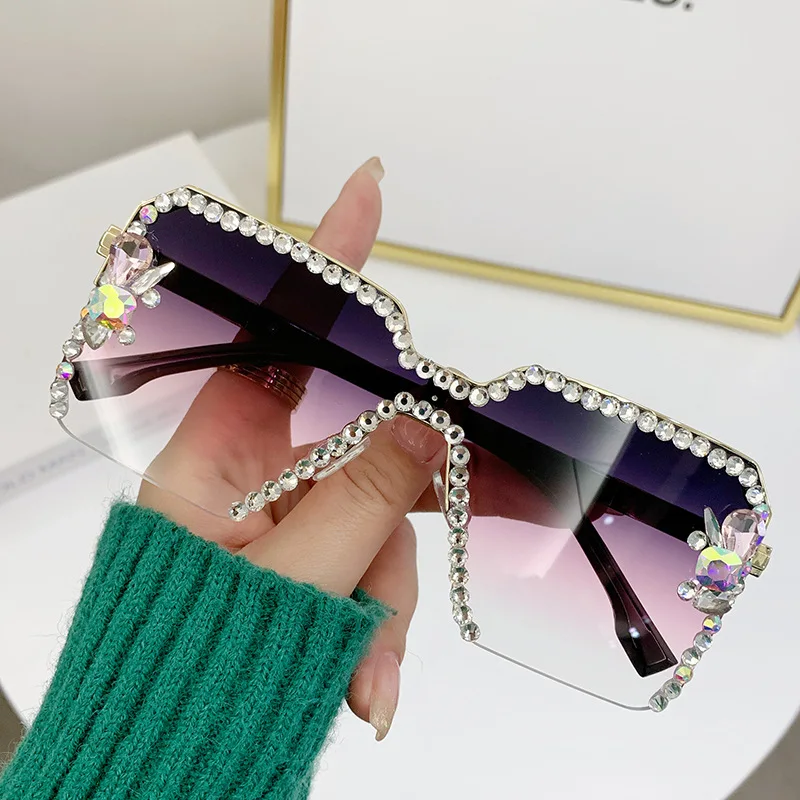 

2023 New Fashion Large Frame Sunglass with Diamond Suround Sun Glasses with Rhinestone High Street Style Sunglass for Women Girl