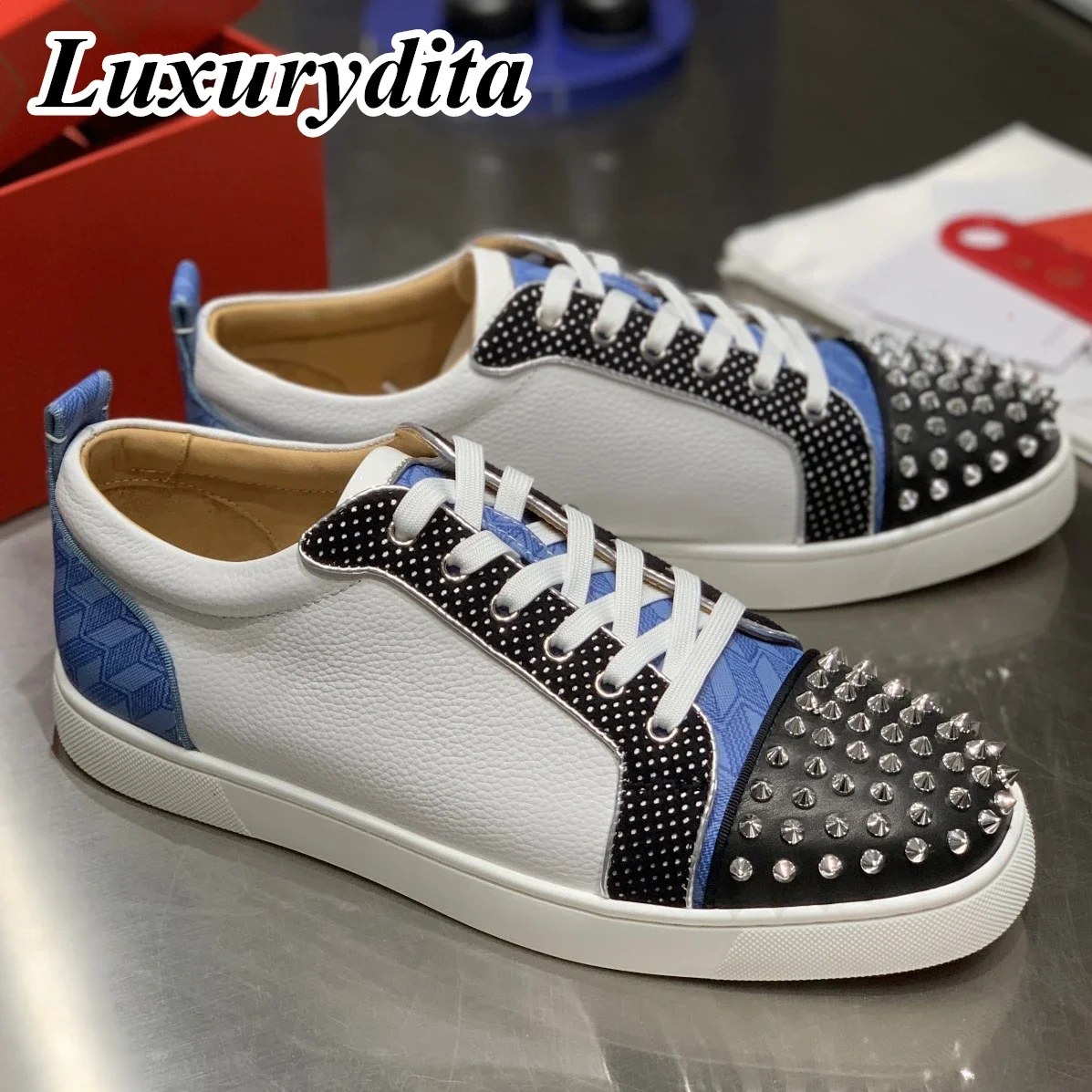 

Top Quality Womens Trendy Casual Sneakers Luxury Mens Real Leather Tennis Shoes Designr Red Soled Tide Lovers Rivet Shoes HJ1562