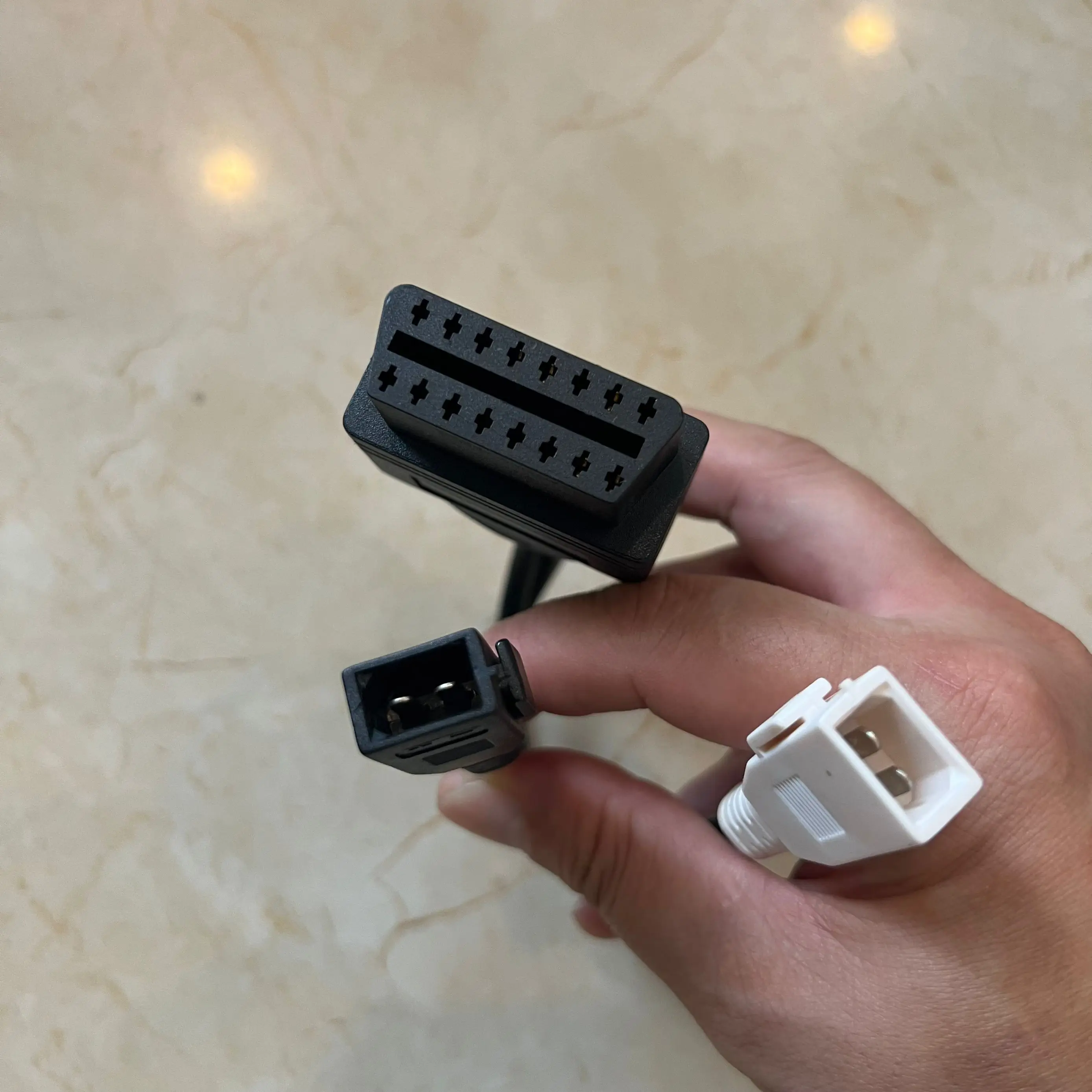 

OBD 16P ЖЕНЩИЙ ДЛЯ AU/DI 2+2