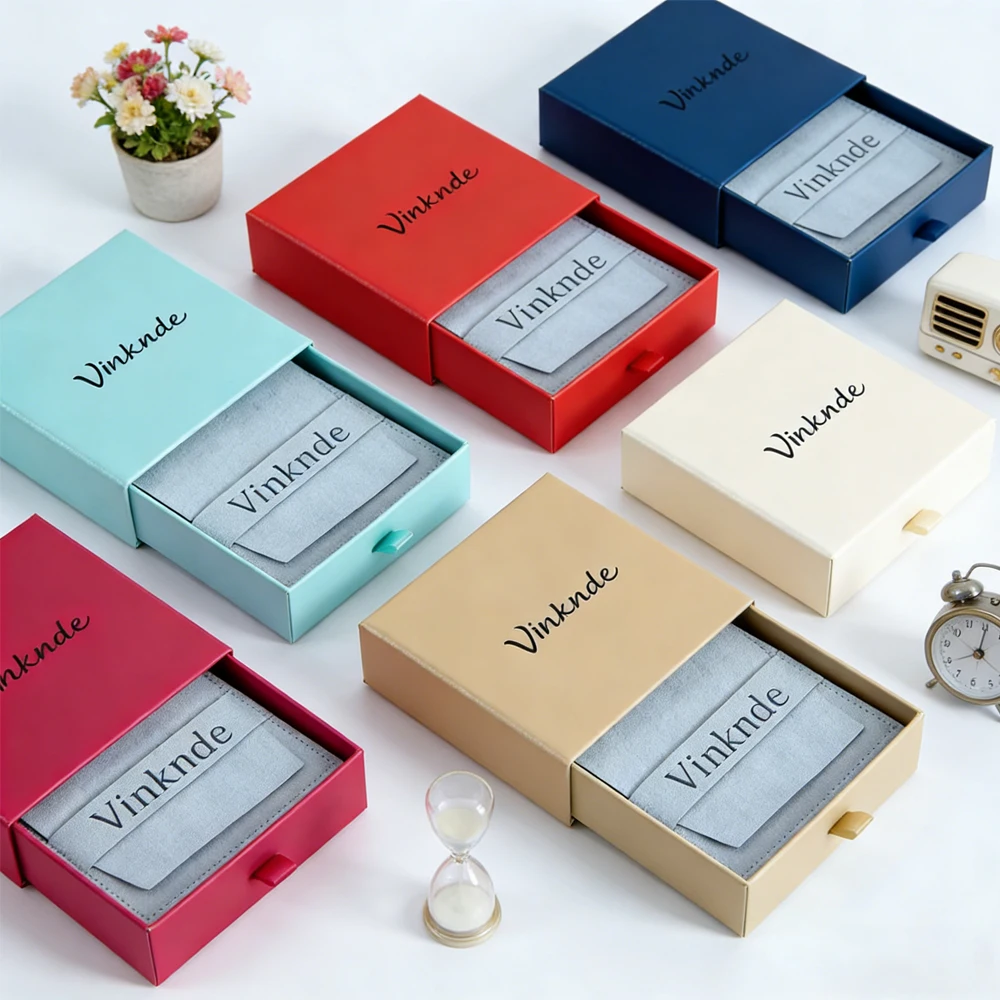 

Набор из 24 подарочных коробок для украшений с индивидуальным логотипом, микрофибровые маленькие сумки-флэп, мешочки для хранения ожерелий, серег, браслетов, колец, пылезащитные мешочки