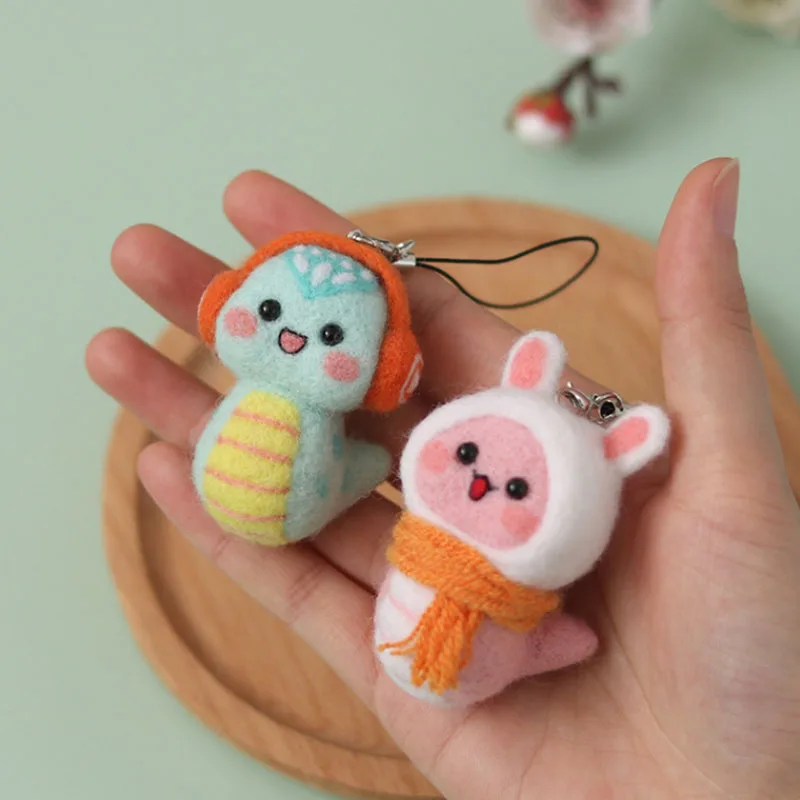 Année de la salle Poke and Stick Wool Felt DIY Material Pack, Butter Plush Keychain Pendant, Cute Handmade, Highlights