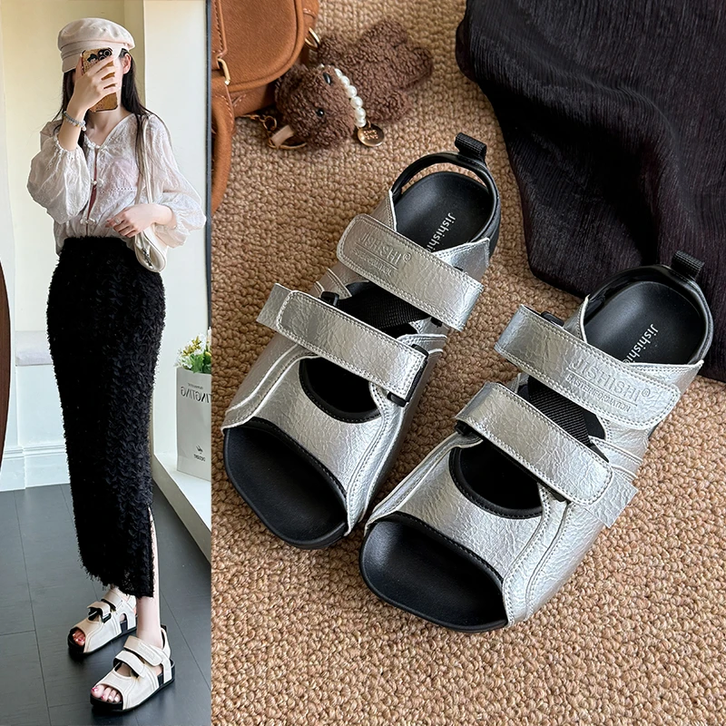 2025 جديد الشقق ساحة تو النساء الصنادل منصة عادية جديد الصيف الأحذية الرومانية شباشب على الموضة المفتوحة تو أحذية مشي امرأة