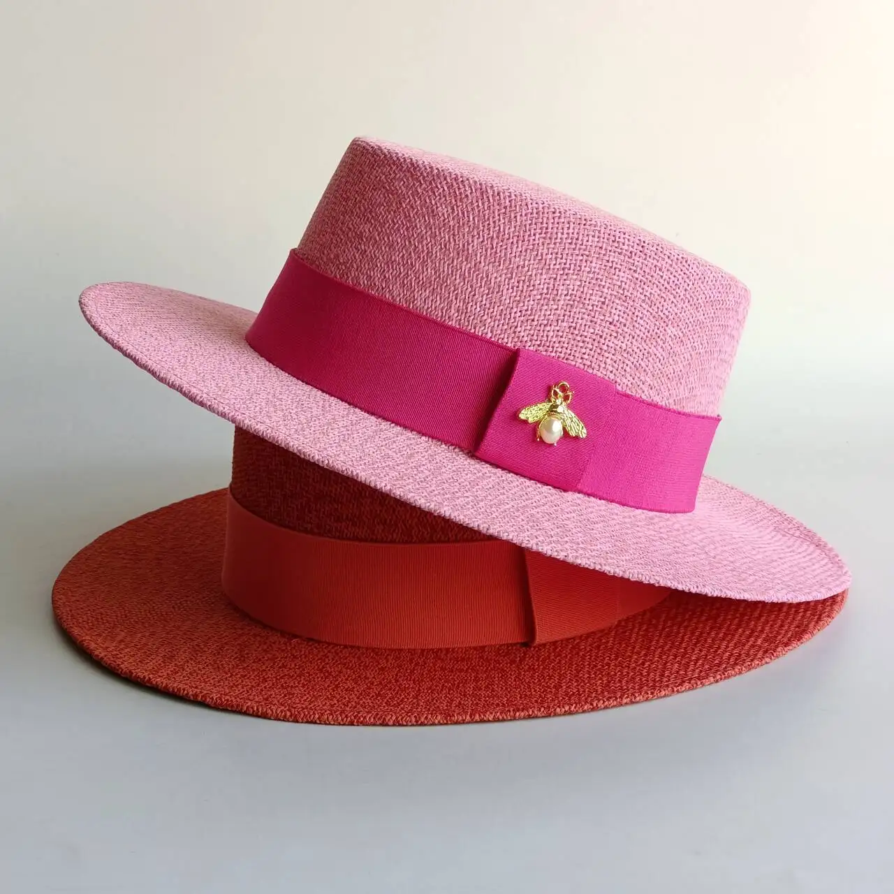 

Соломенная шляпа с плоским верхом 2026, изящная плетеная летняя шляпа из соломы, новая шляпа с жемчугом и эластичной лентой, сомбреро, шапка для женщин