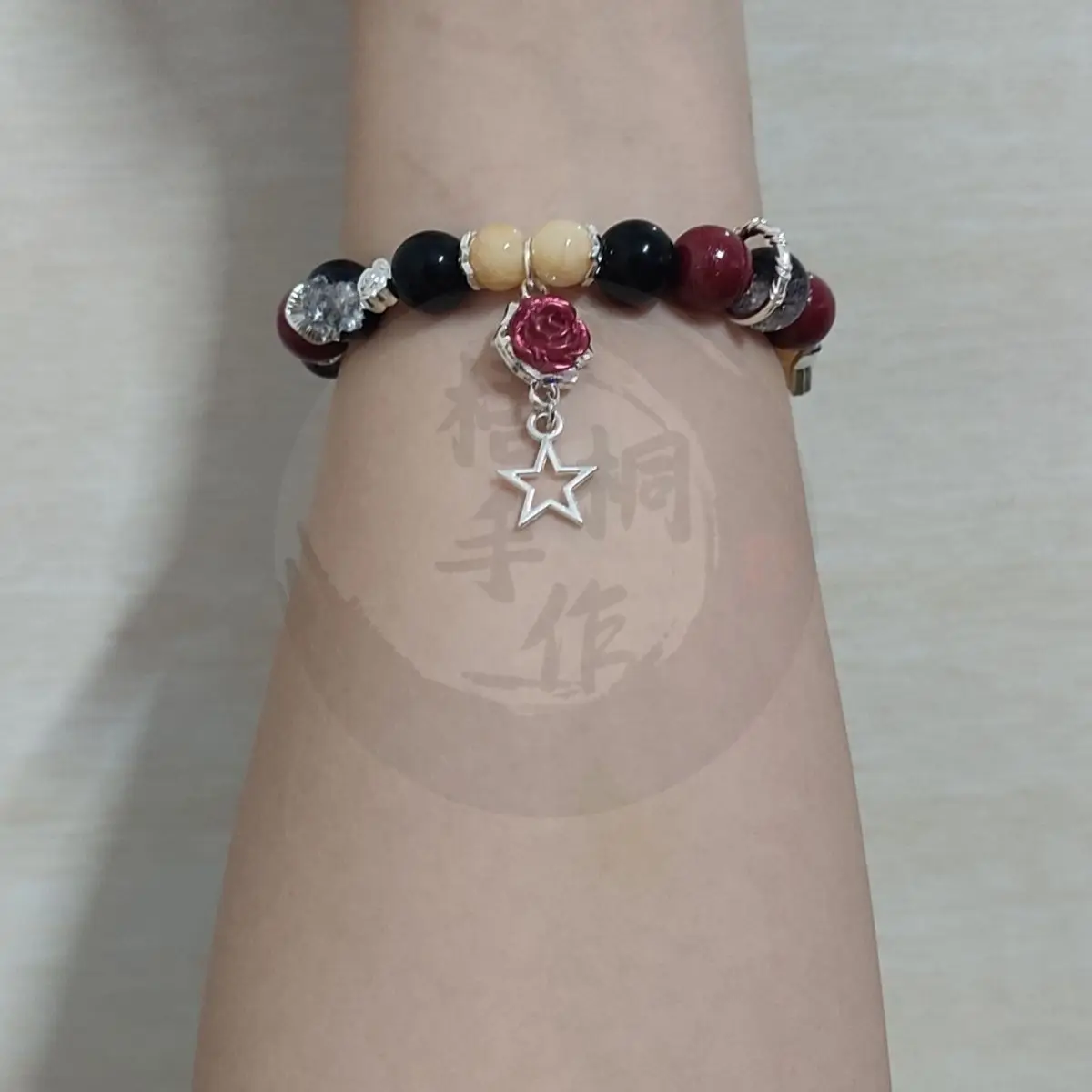 Anime o aberração circo pulseira cosplay figura bonito jóias pulseira disponível para uso diário festa presentes de natal