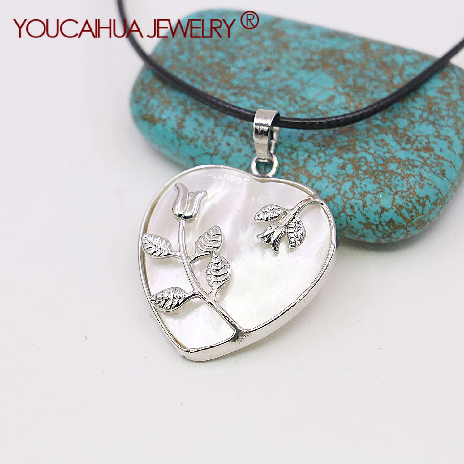 

33mm Natural White Seashell DIY Necklace Pendant with Heart shaped Flower Pattern, Gift for Lover, Party Jewelry Making/Design