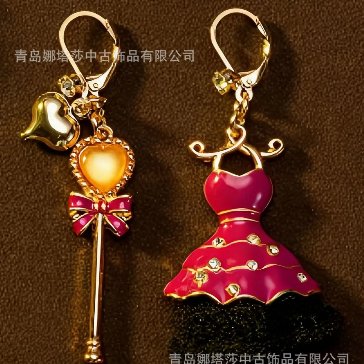 

Асимметричные красные серьги в форме сердца, винтажные серебряные серьги-гвоздики с иглами