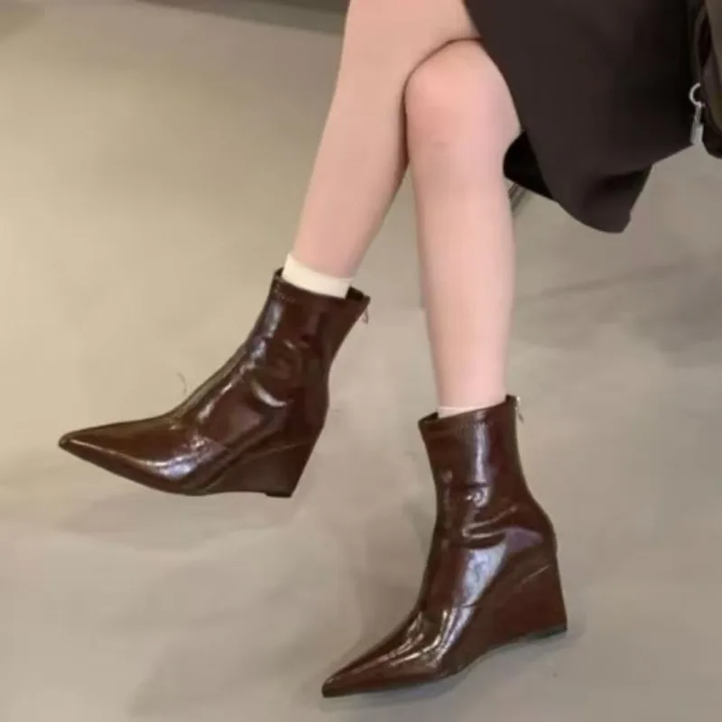 

Женские кожаные ботинки на толстой подошве для повседневных вечеринок, модные короткие ботинки, роскошный дизайн, нишевые высокие каблуки