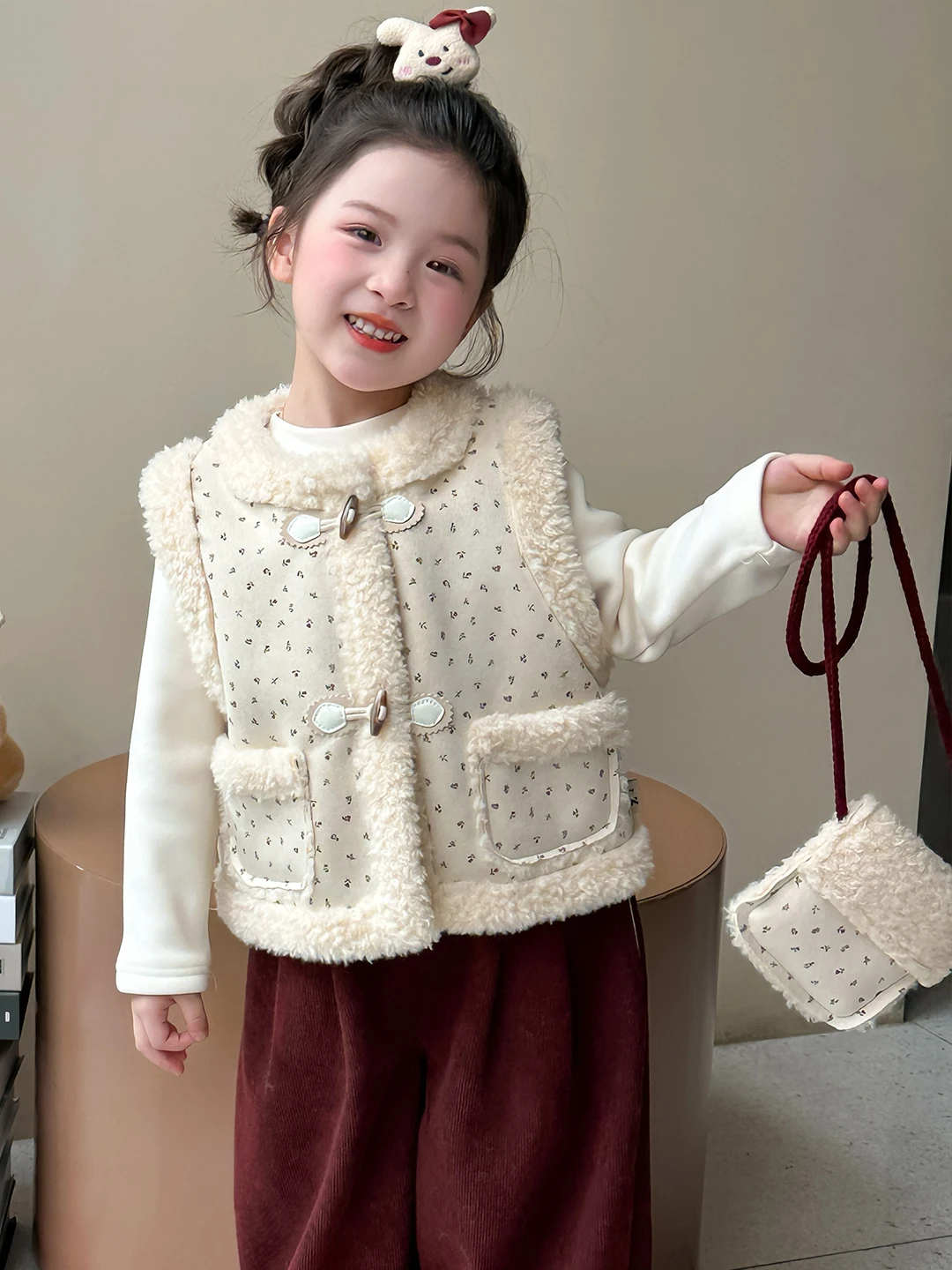 

Утепленный жилет из кожи и меха для девочек, осенне-зимний наряд, с цветочным узором, V-образным вырезом, на одной пуговице