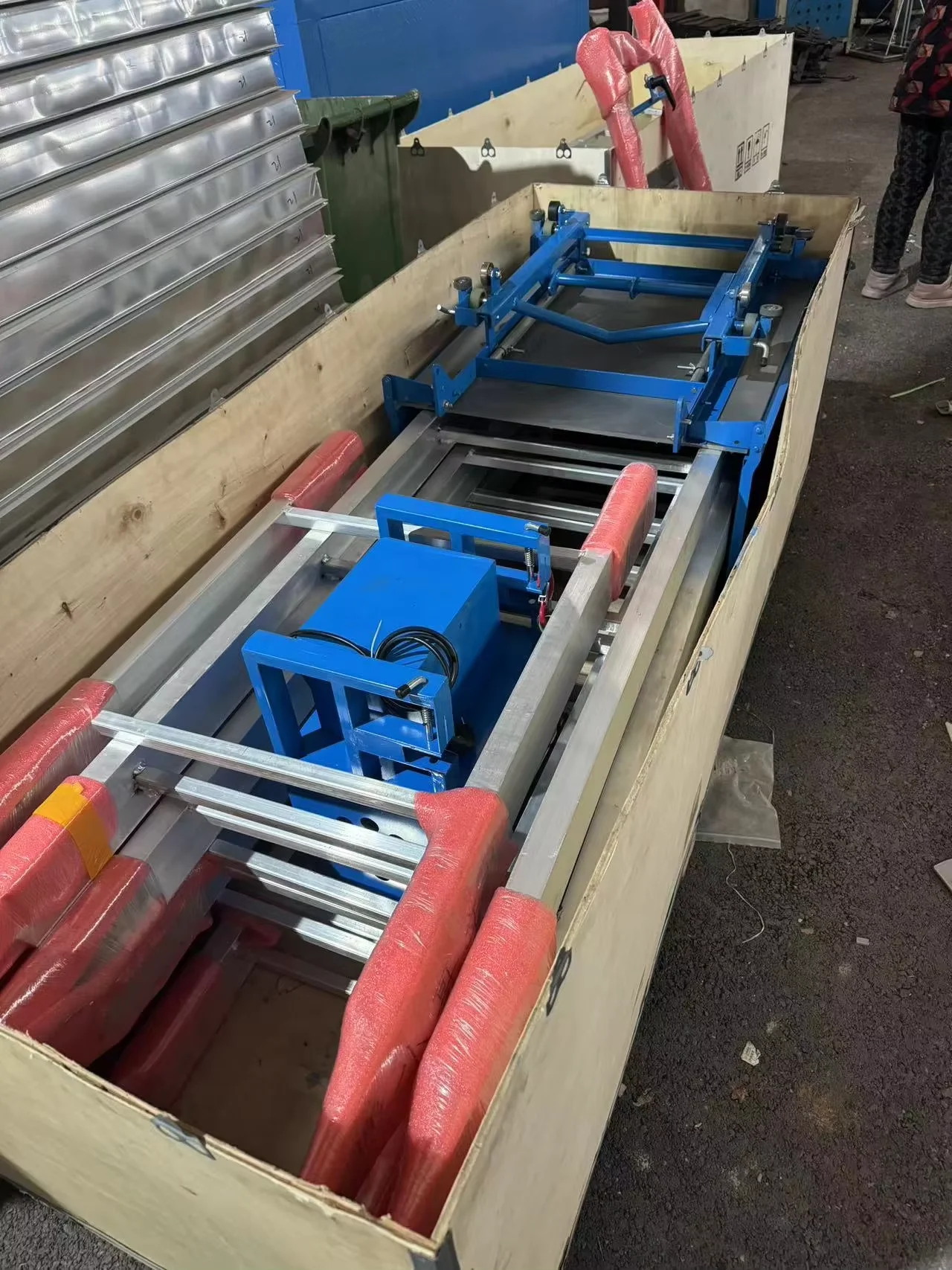 2025 Top Rated Model Efficient Electric Ladder Lift For Solar Panel Installation