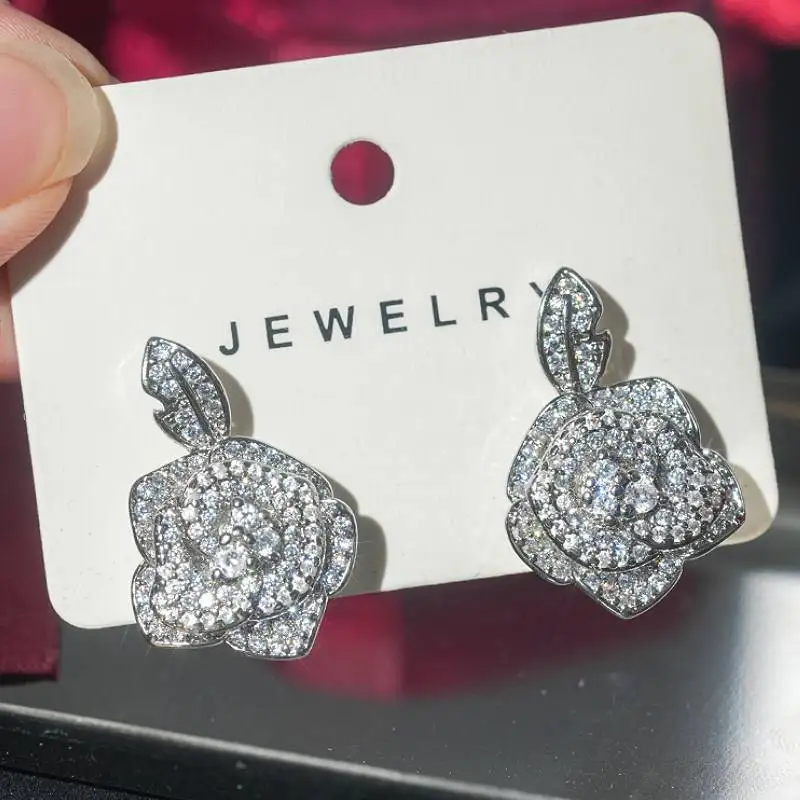 Huitan Frischer Stil Blumen- und Blattförmige Damen-Ohrhänger mit Funkelnden Zirkonia Trendige Accessoires für Hochzeit Party Damen-Schmuck Geschenk