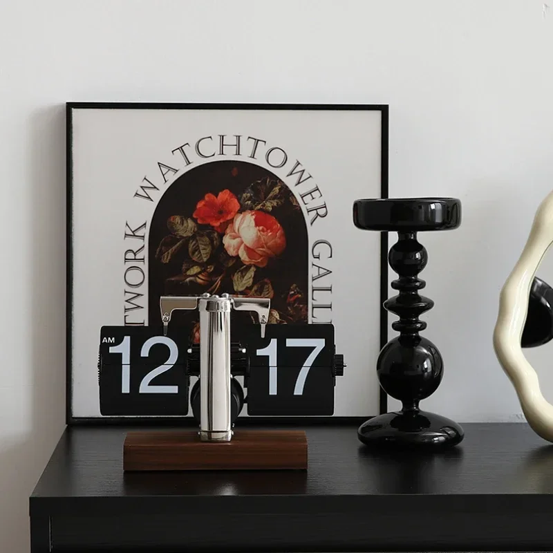 Creative Retro Table Clock Mechanical Automatic Page-Turning Clock Wall-Mounted or Desktop Vintage Ornament Clock