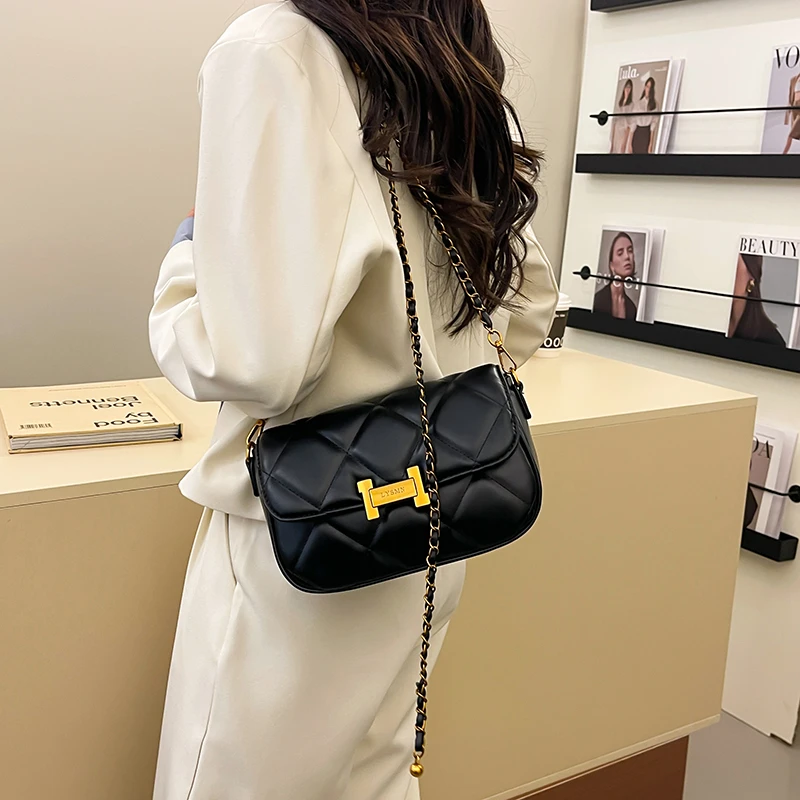 

Premium Designer Paris Fashion Inspired Tote Bag for Women Featuring Luxury Leather Solid Color Large Capacity