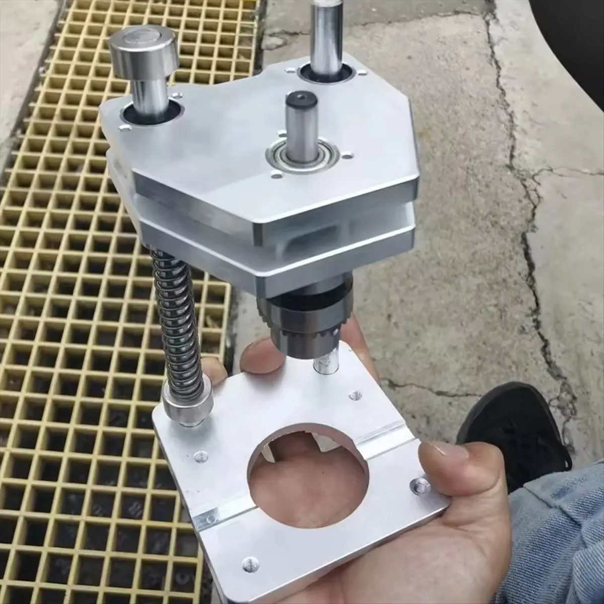 

AA83 1 шт. портативное направляющее приспособление для сверления для деревообработки, регулируемый локатор пуансона и шаблон с прямыми отверстиями