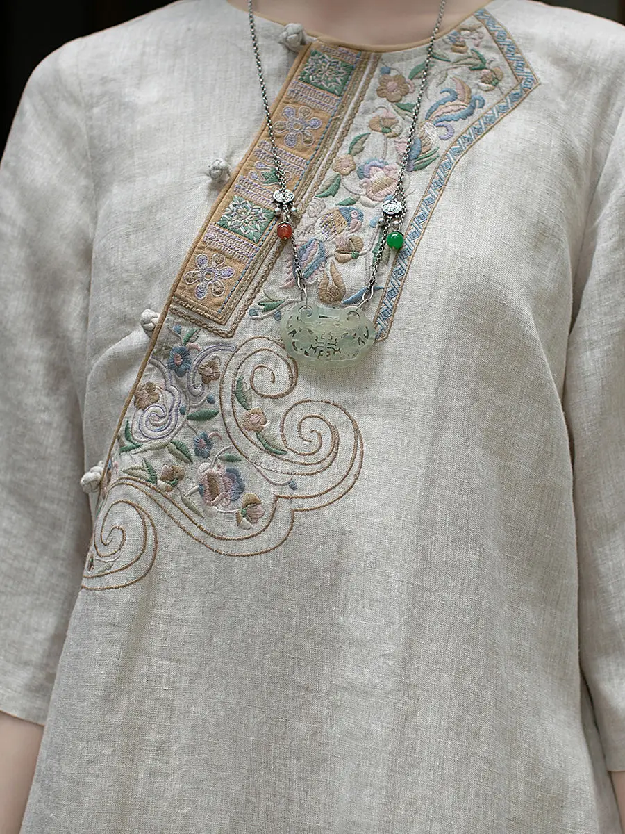 秋の新ヴィンテージバックル刺繍ドレス女性のための中国風の緩い気質痩身ミッドレングスドレス