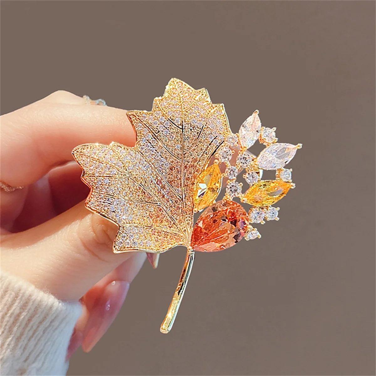 Rinhoo Full Rhinestone Maple Leaves Brooches For Women Vintage Yellow Green Crystal Leaf Lapel Pins Plant Buckle Badges Jewelry