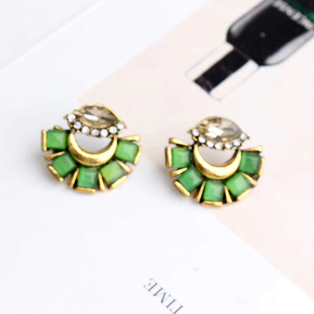 Golden Metal Alloy Moon Stud Earrings Rhinestone Decoration Cat Eye Stone Stud Earrings Women Jewelry 2018 New Arrival