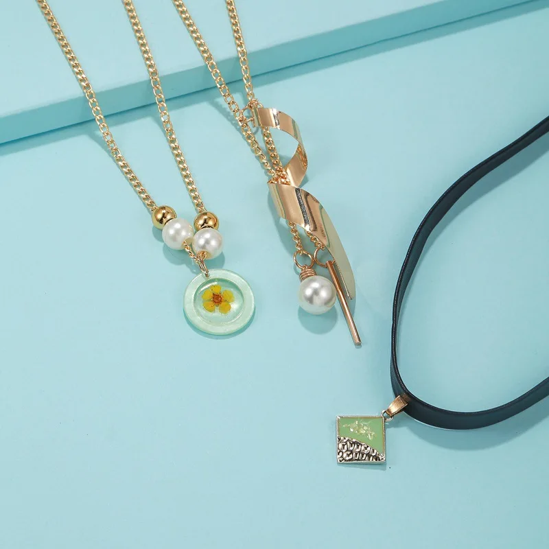 Women's retro three-layer multi-layer set necklace dried flower pearl pendant long necklace neck chain design sense cross-border