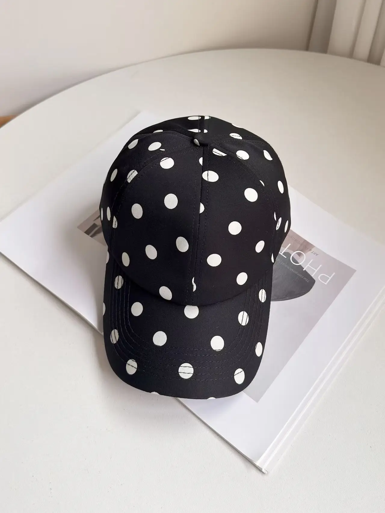Black and White Polka-Dot Baseball Cap: Sun-Protective, Face-Slimming, and Versatile—a Casual, Stylish Choice.