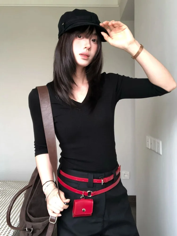 

American Vintage Black V-neck Casual Tees Short Sleeved Shoulder T-shirt Women's Summer Tops 2025 New Slim Fit Waist Fashion