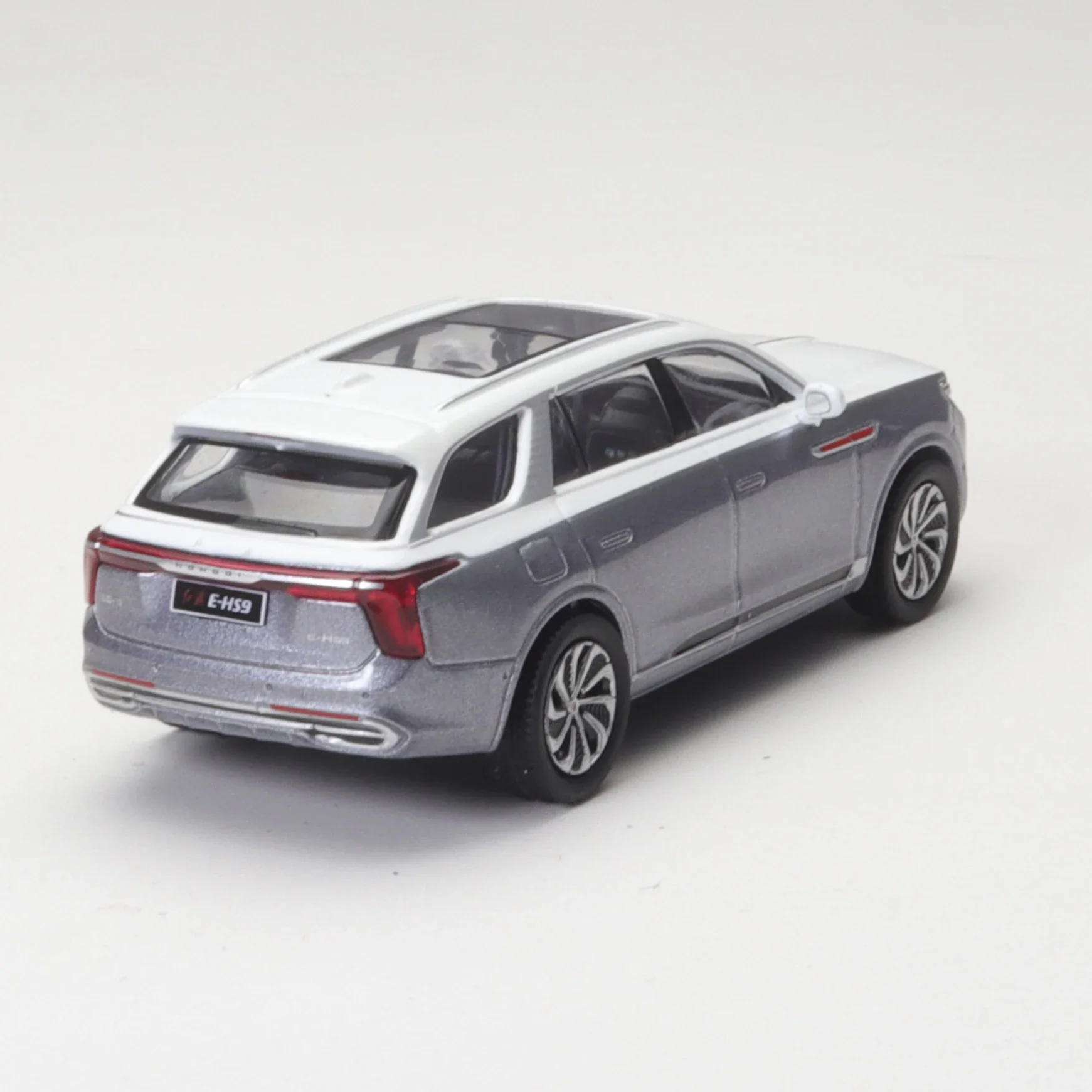 XCarToys 1/64 Hongqi E-HS9 White Gray Color Matching Alloy Diecast Model Car Toy Collection Gift