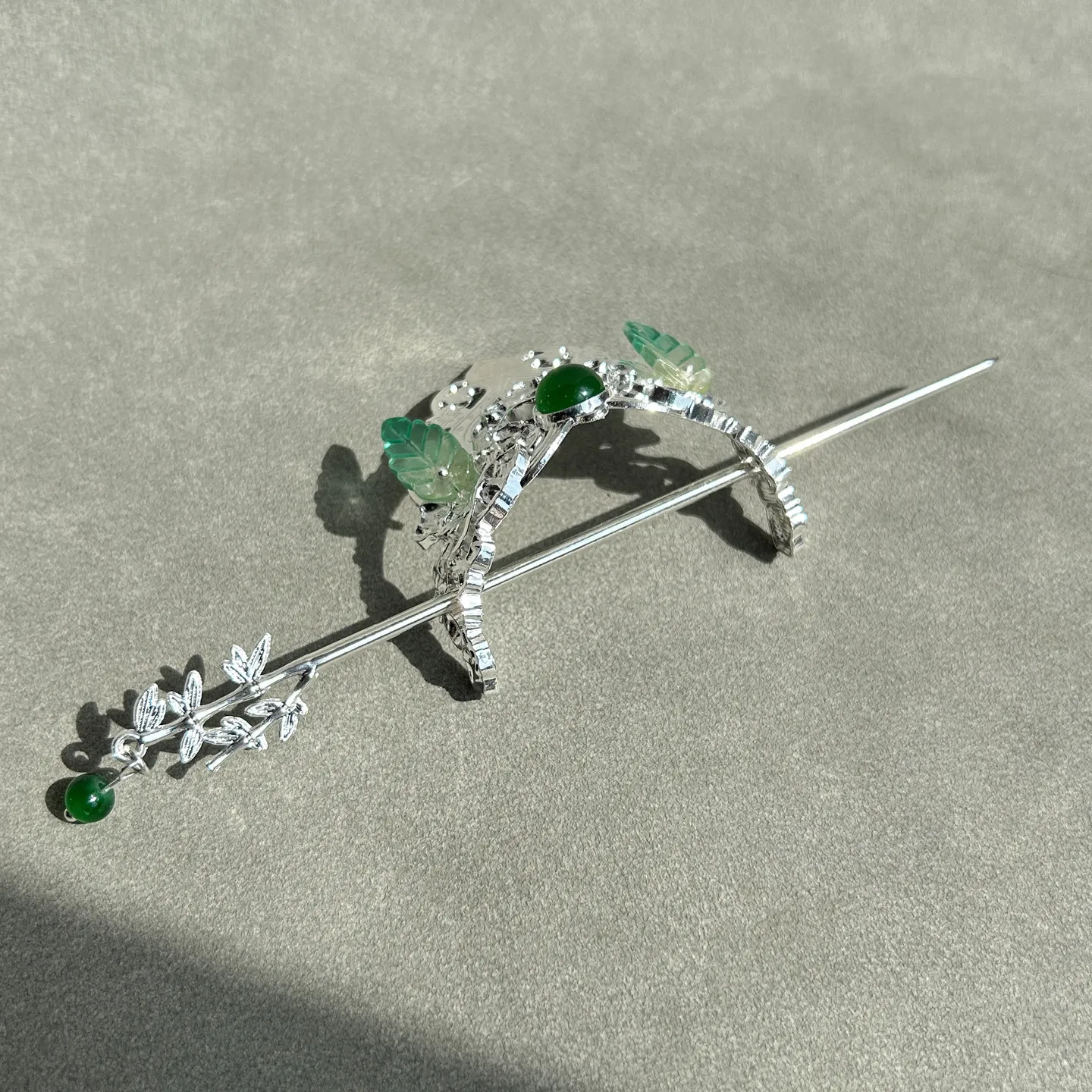Vintage Faux Green Jade Carved Hair Crown Bamboo Leaf Hair Stick Set Elegant Hanfu Updo Hair Accessories For Women Cosplay Wear