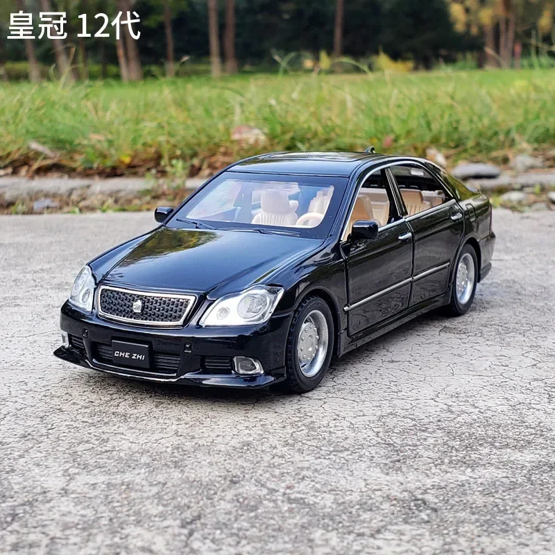 1:32 12th Toyota Crown Alloy Car Model Diecasts Vehicles Metal Toy Pull Back Car Model Simulation Sound Light Kids Gift F402