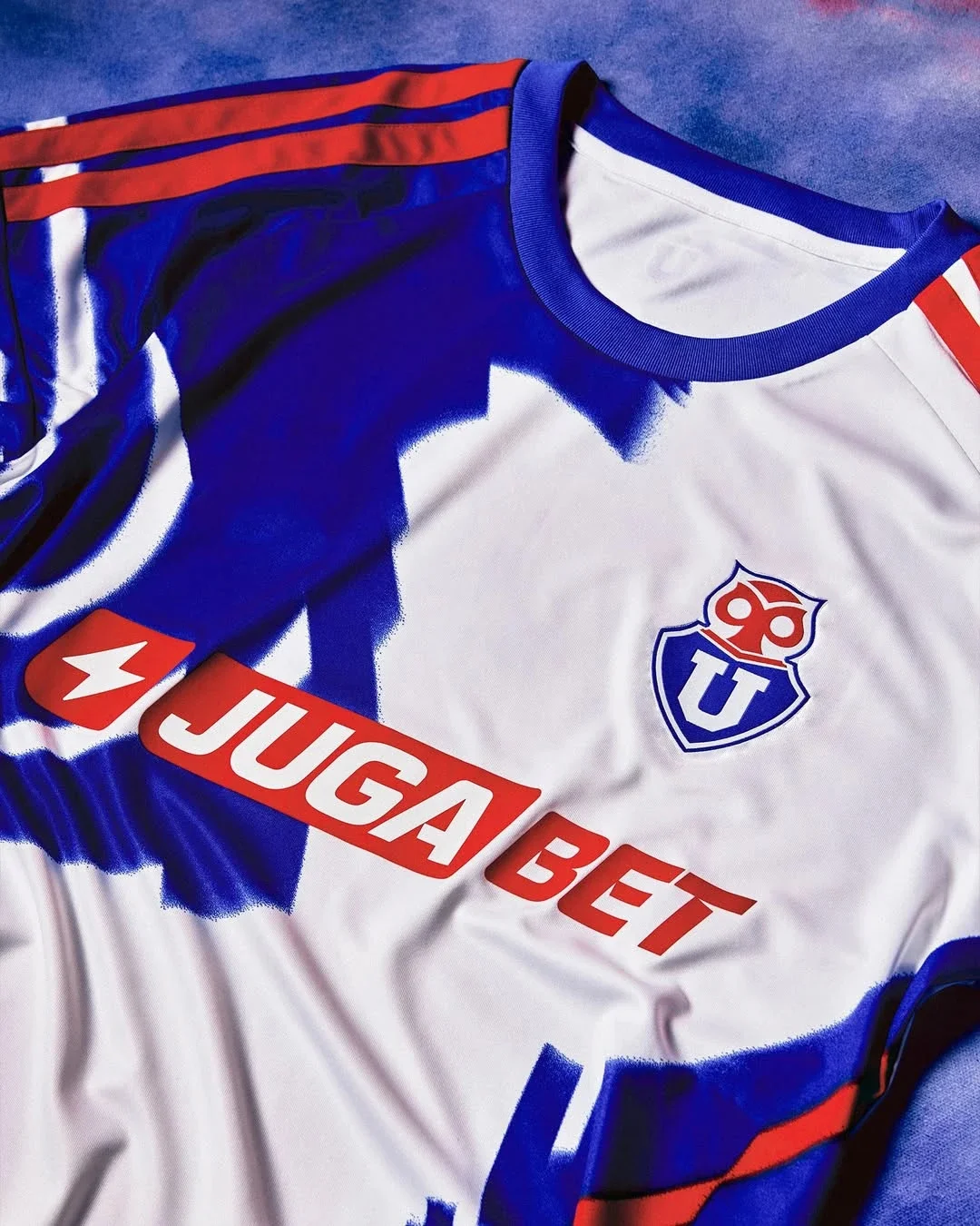 Camiseta de Fútbol Edición Especial Universidad de Chile 2026 New Jersey 3D Sports – Patrón Geométrico Azul y Rojo