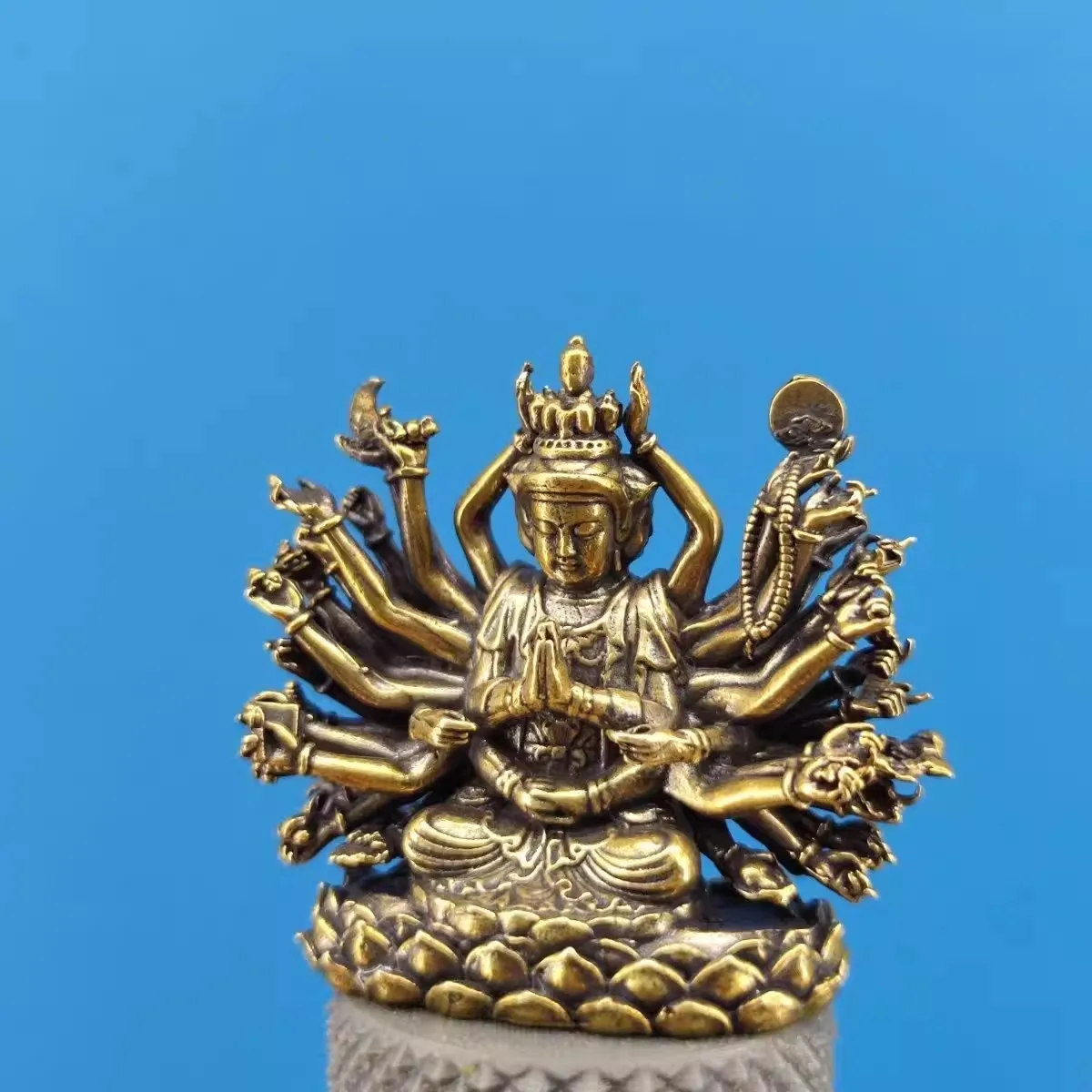 Chinese Buddhism Thousand-hand Bodhisattva Brass Cundi Copper Guanyin Statue Home Decor Buddha Statue #