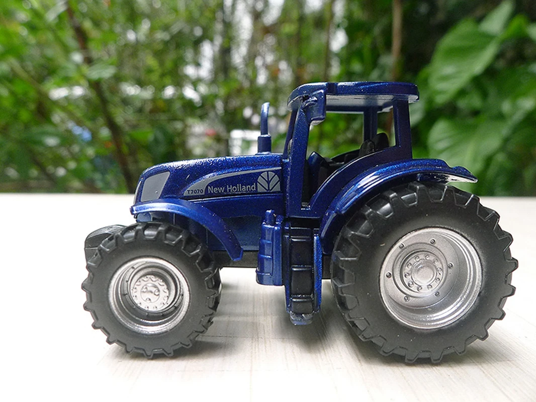 1:64 New Holland T7070 tractor alloy agricultural vehicle Model Toy Gift