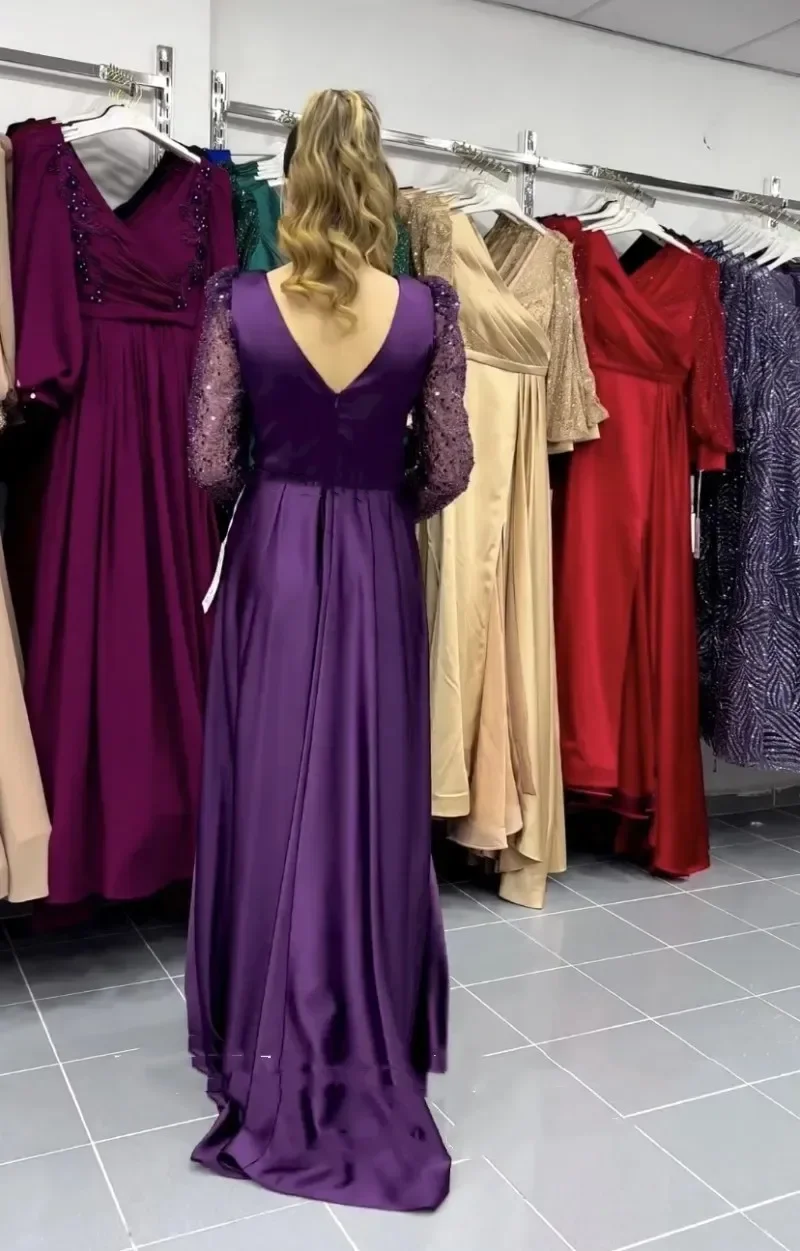 فساتين Vinca Sunny مخصصة من الساتان الأرجواني الداكن ورقبة على شكل حرف v وأكمام طويلة ترتر على شكل حرف a فساتين حفلات موسيقية عربية بدون ظهر للنساء