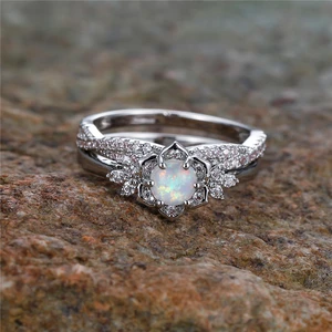 Set Cincin Pertunangan Bunga Opal Api Putih Wanita Antik Perhiasan Pernikahan Warna Perak Lucu untuk Wanita 10 cincin opal api penjualan terbaik - №