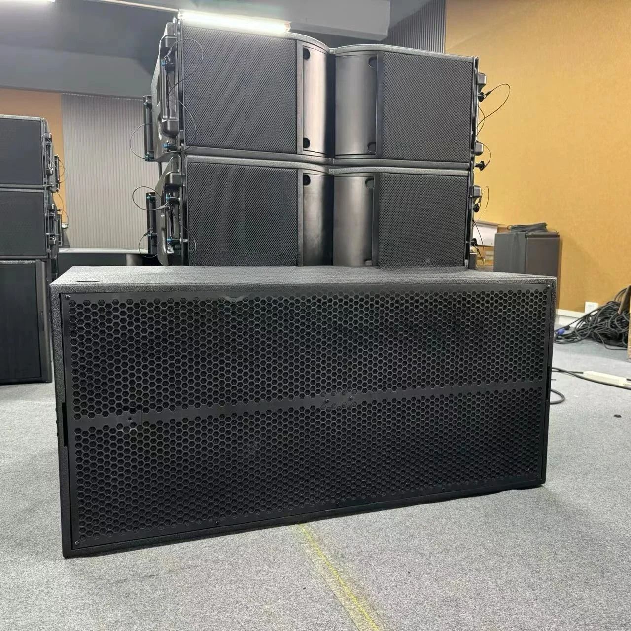 Dual 18 inch high-power active audio system speakers with high power