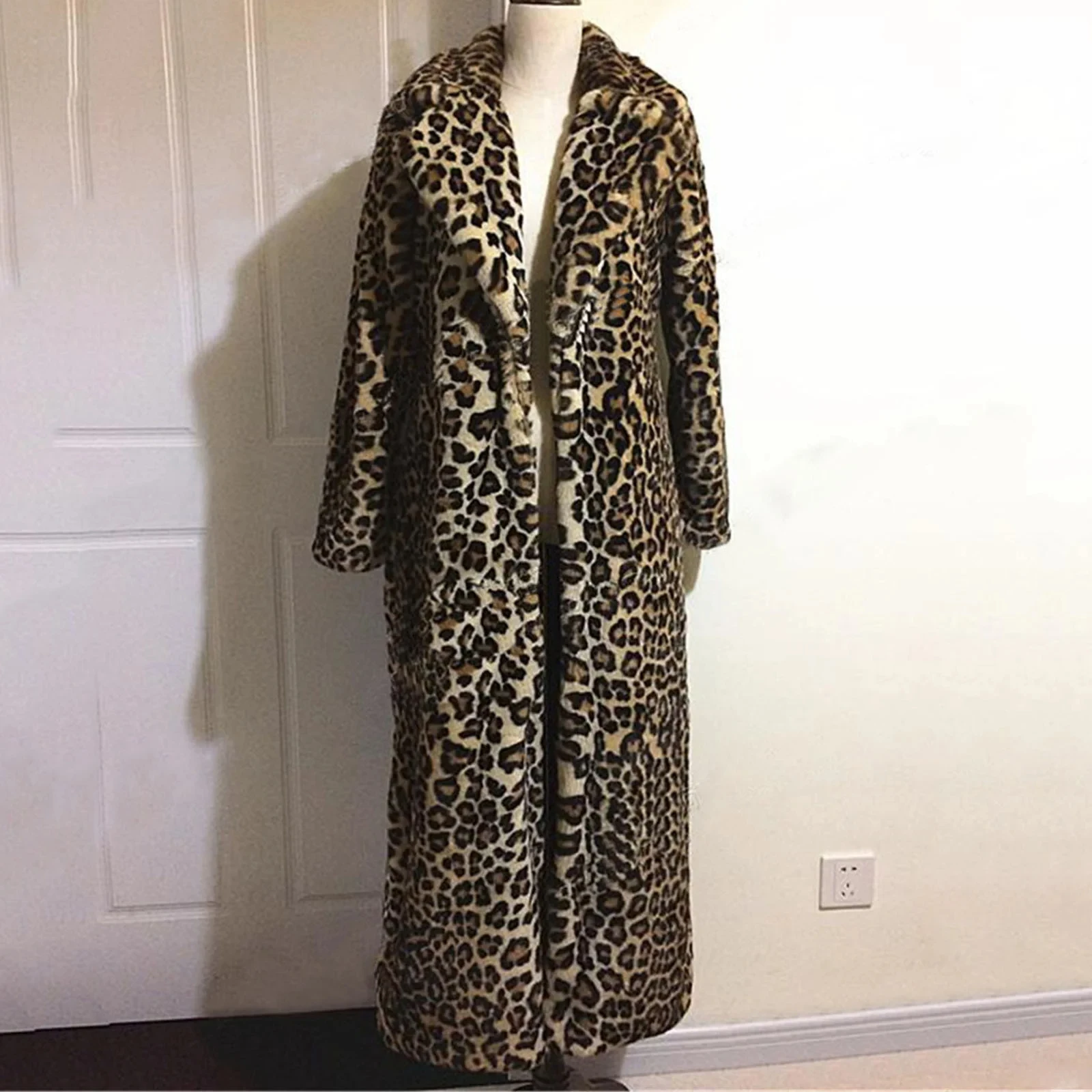 Hot Leopard Print Coat Long Comfortable Windproof Warm For Women Suitable For Autumn And Winter Faux Fur Coat Women