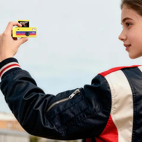 Keychain Digital Camera 1080P HD Tiny Portable Camera with Flip Screen Retro CCD Design 130° Wide Angle Lens Auto Focus Flash