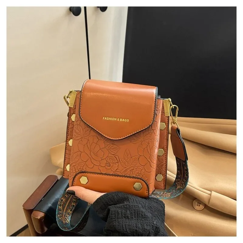 Refined Luxury Leather Handbag For Women Vintage Designer Crossbody Bag Large Capacity Unique Minimalist Elegant Diaper Bag