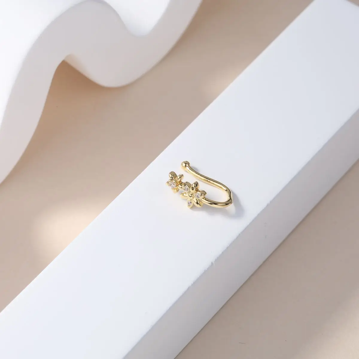 Abalorio de doble flor sin Piercing, circonita con incrustaciones de cobre, Clip para la nariz en forma de U, anillo falso para la nariz, joyería para Piercing sin Piercing, 1 ud.