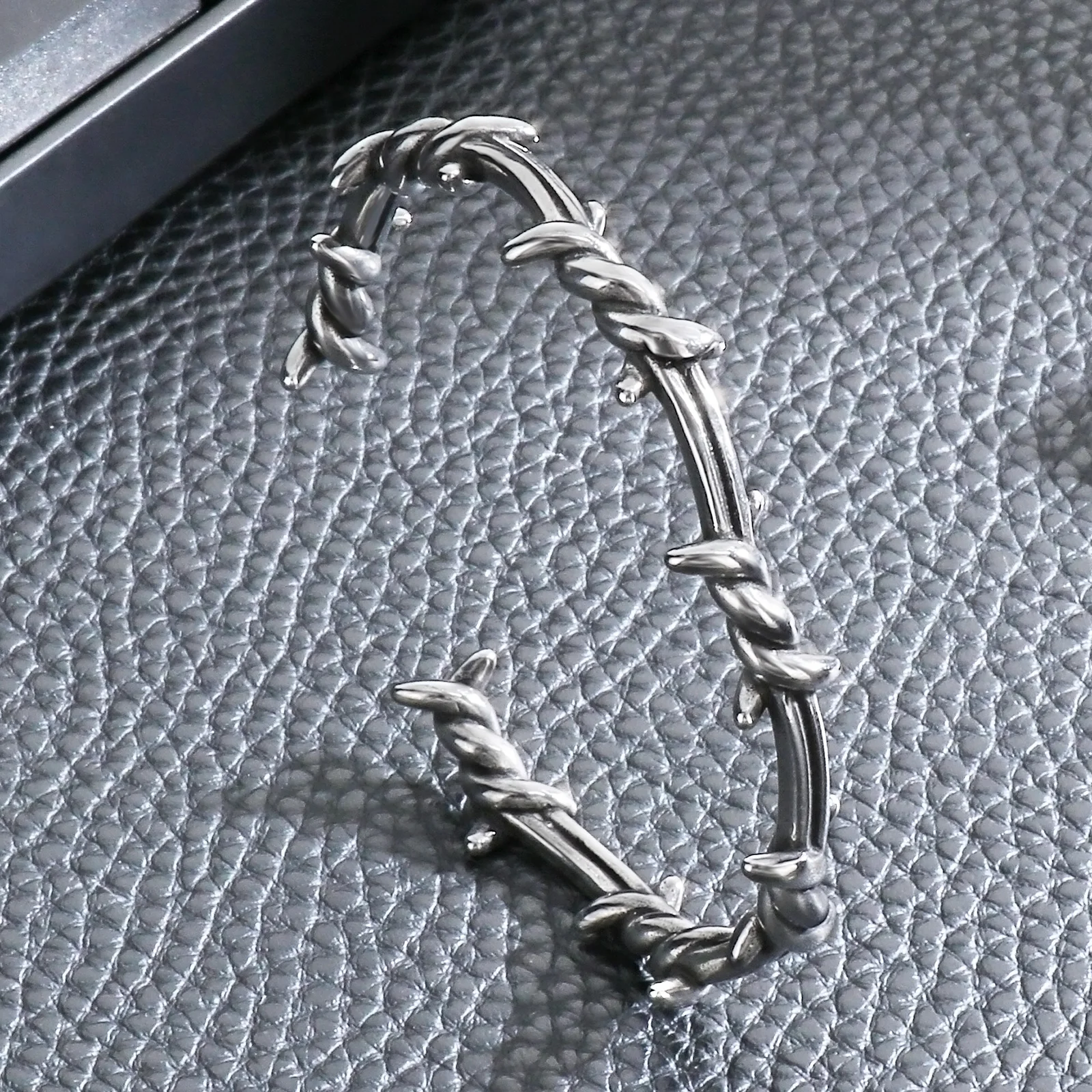 Men Barbed Wire Open Cuff Bracelet Vintage Stainless Steel Thorn Bangle Punk Hip Hop Statement Jewelry Gift