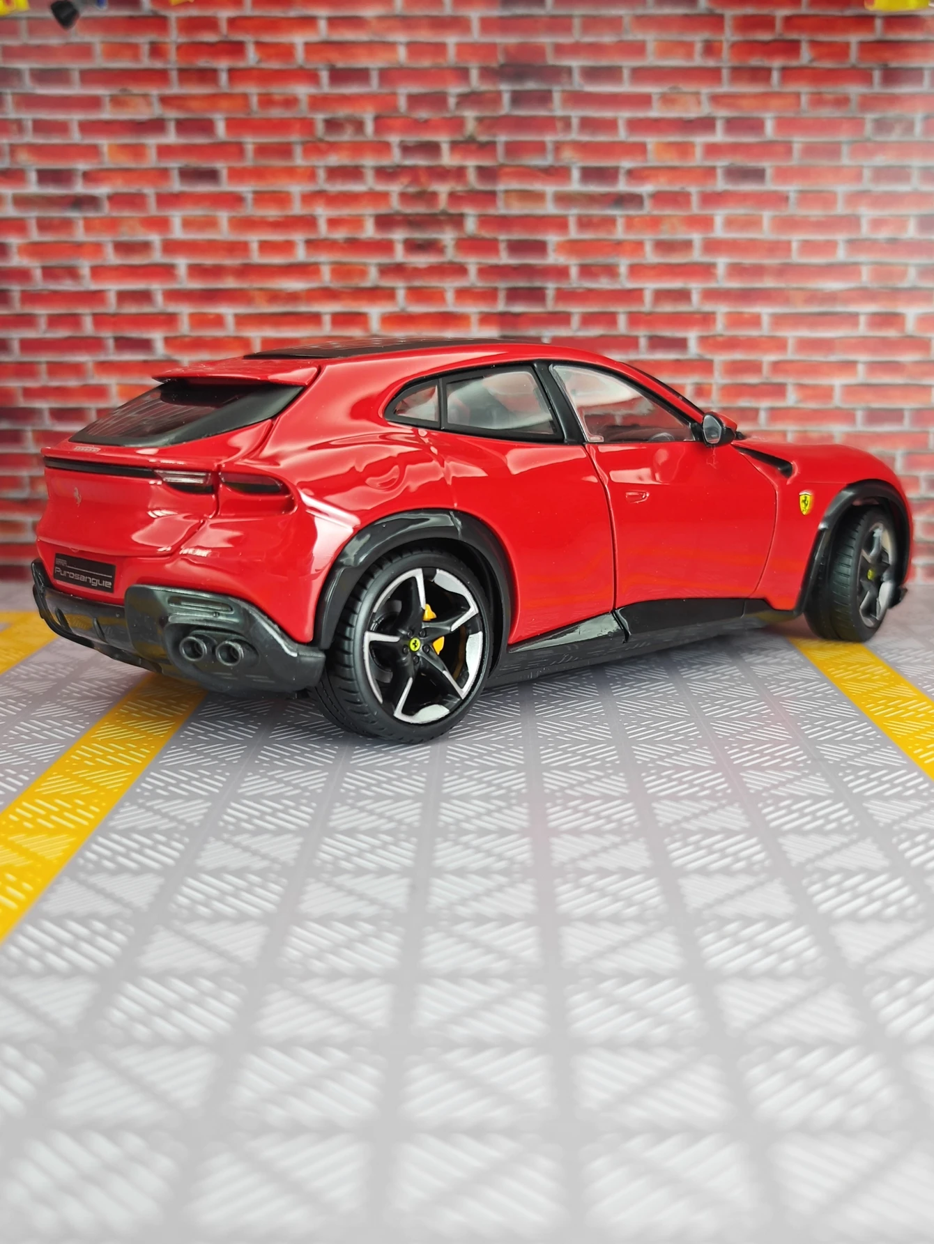 Bburago 1:25 Ferrari Purosangue alloy supercar model with doors and trunk that can be opened  rich details, fine workmanship