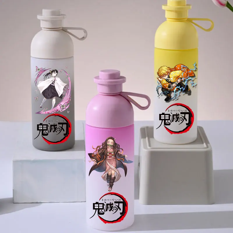Garrafa de água reta beber boca copo das crianças demônio slayer levantamento corda presente 600ml fosco gradiente plástico bonito dos desenhos animados