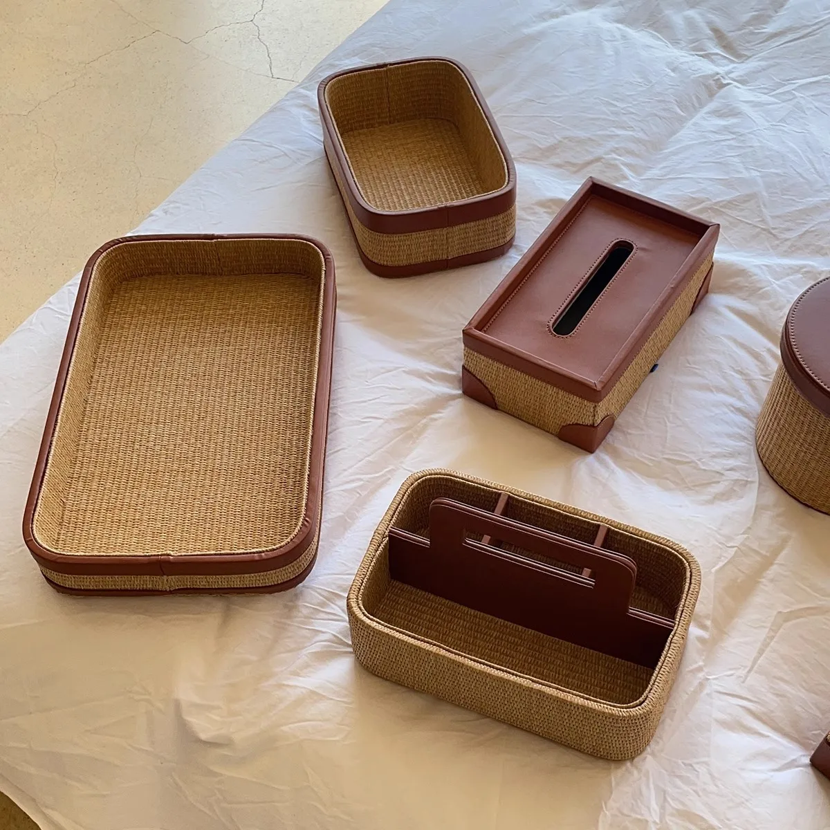 

Luxury Leather Seagrass Tissue Box Natural Rattan Storage Organizer Handwoven Straw Napkin Holder for Living Room Office Decor