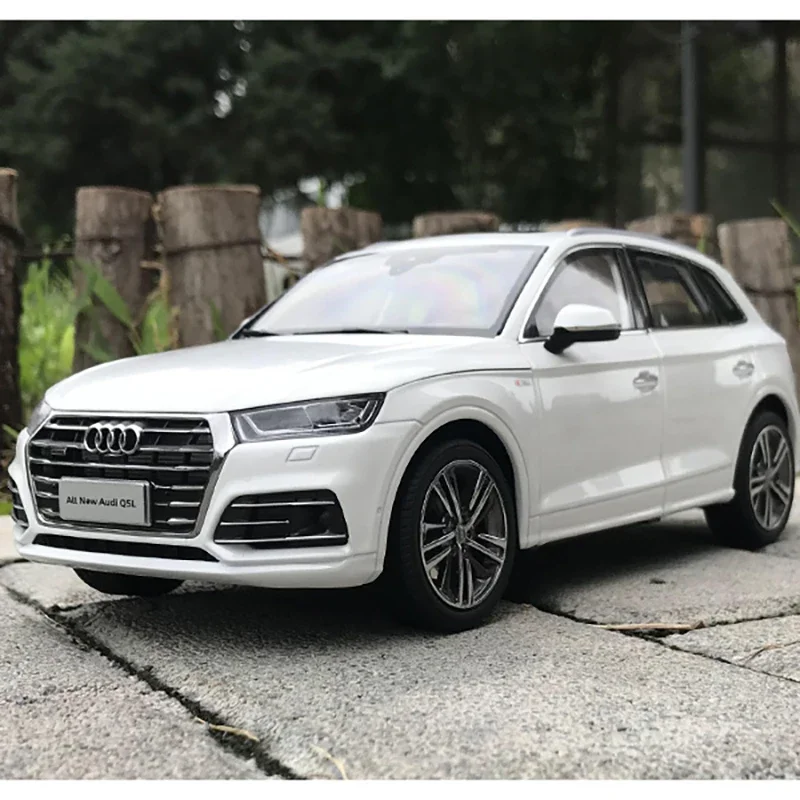 Modèle de voiture Audi Q5L en alliage moulé sous pression, jouet à collectionner, cadeau de simulation, ornements d'affichage souvenir, échelle 1/18