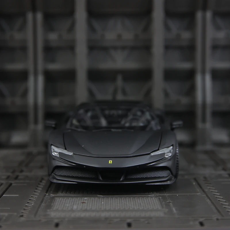 Bburago 1:24 simulación Ferrari SF90 Stradale coche en miniatura de aleación adorno, puertas y capó del motor, maletero puede abrir supercoche