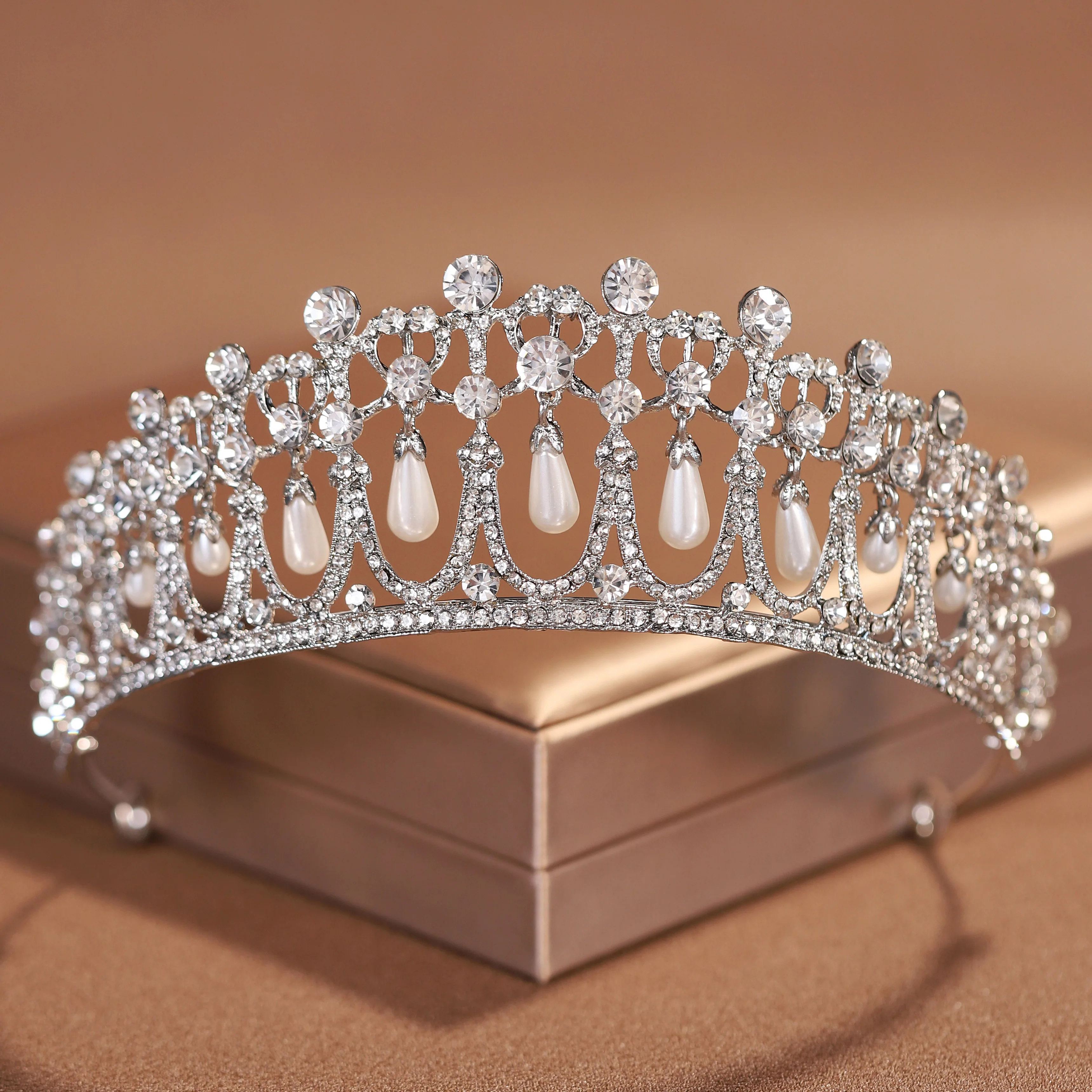 Bridal Headwear	Silver i color	Classical	Style	Dazzling	Retro	Ladies	Wedding	Party	Tiara