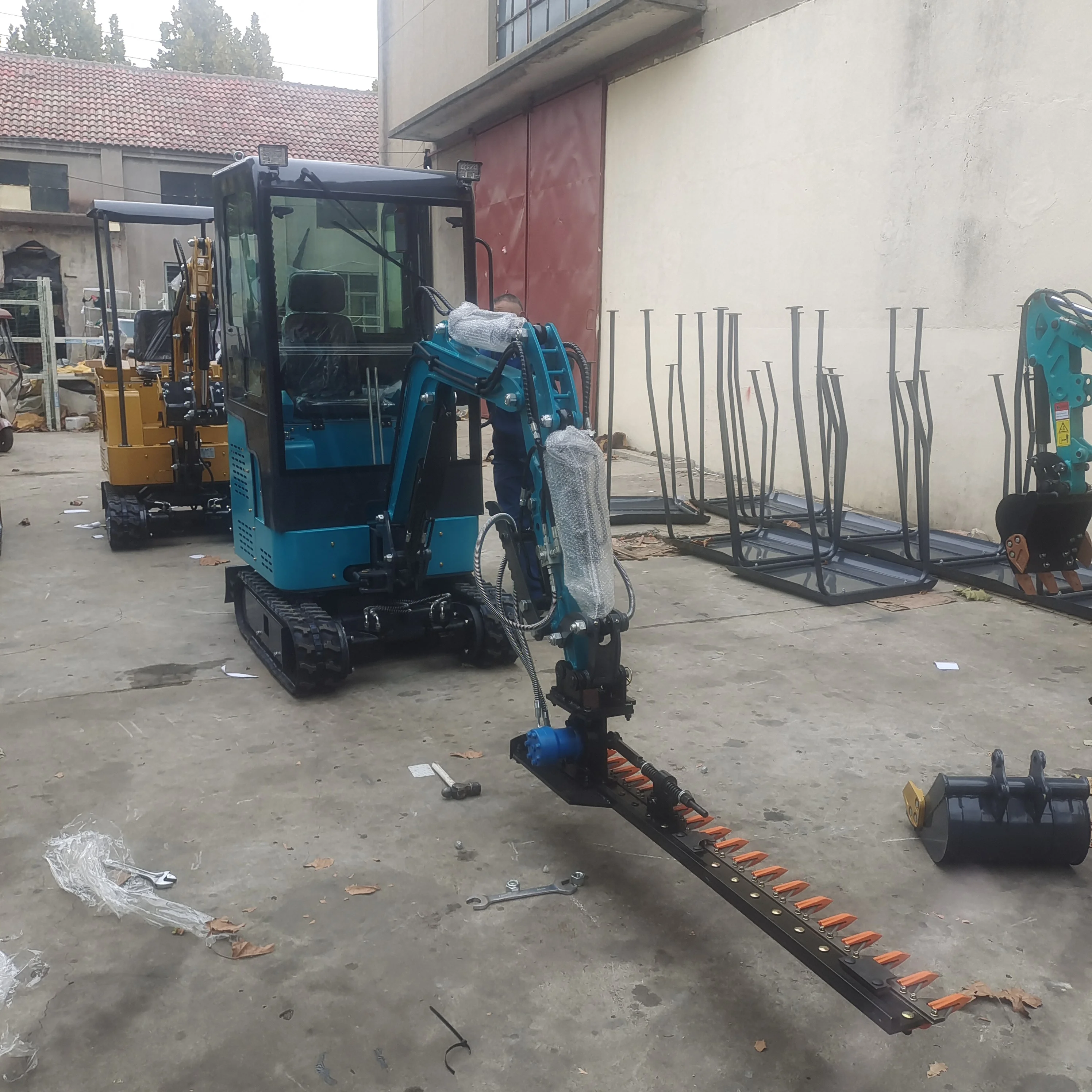 20251.5톤 농업용 굴삭기 부품, 파쇄 해머 천공기, 리퍼, 울타리 트리머, 퀵 체인지 스팟 판매